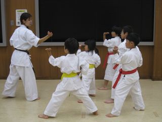 手稲教室　元気に体験稽古！　_c0118332_2222785.jpg