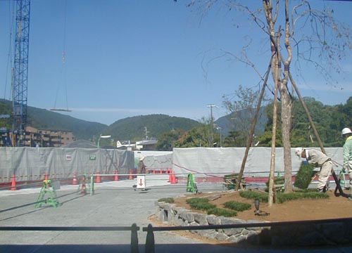 ●嵐山駅前の変化、その118(駅舎から広場)_d0053294_12322246.jpg