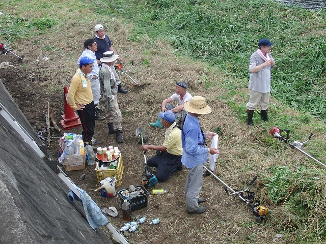 やっぱりヘビが出た!小潤井川の草刈り_f0141310_725447.jpg