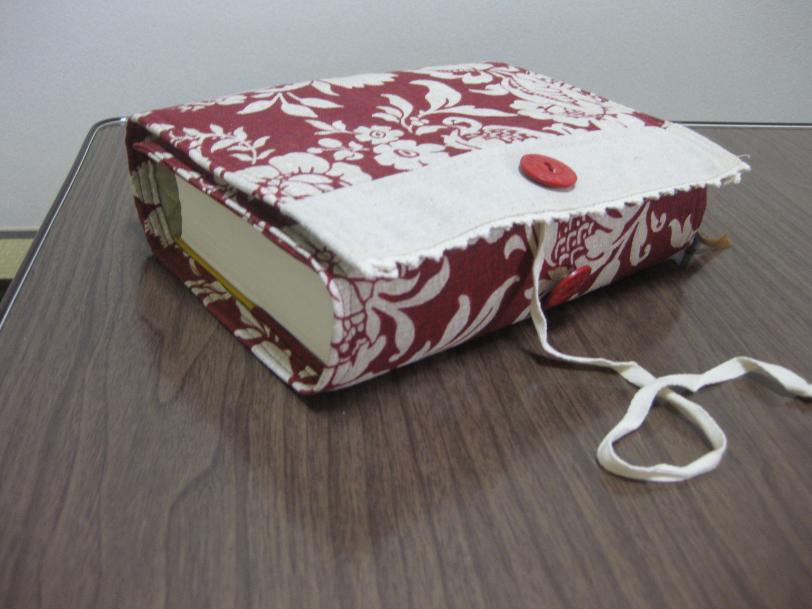 ミシンとお気に入りの生地でちょっと丈夫な聖書カバー Bible Cover こんな私でもできるんだ シンプルで可愛く ミシンとお気に入りの生地でちょっと丈夫な聖書カバー Bible Cover こんな私でもできるんだ シンプルで可愛く