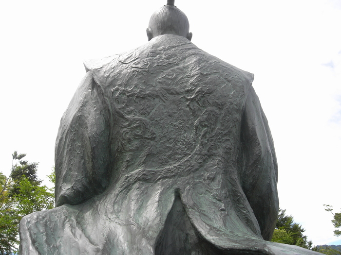 新潟に戦国武将の銅像あらわる モメンタムファクトリー ｏｒｉｉ