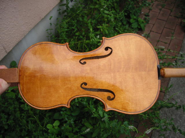 試験的に製作されたヴァイオリン（ボディー内部にまでニスが塗られた!)◆独製と思われる　４/４◆ 試験的に製作されたヴァイオリン（ボディー内部にまでニスが塗られた