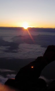 富士山頂上からのご来光_b0085813_15255722.jpg