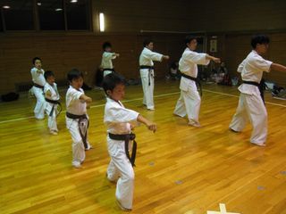 宮の沢・麻生 土曜空手 審査会と気合!_c0118332_22261027.jpg