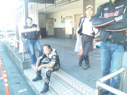 午前中!箱根プチツーリングでござる。_a0163159_2343223.jpg