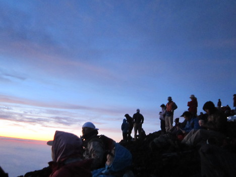 FUJI　　2011三度目の富士山頂_d0156625_6275775.jpg