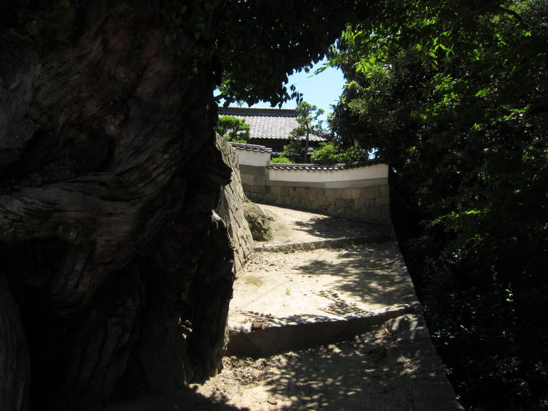 路地から抜け出ると海がまぶしい！ぜひ訪れてほしい町・鞆の浦(後編）_e0138081_18302985.jpg