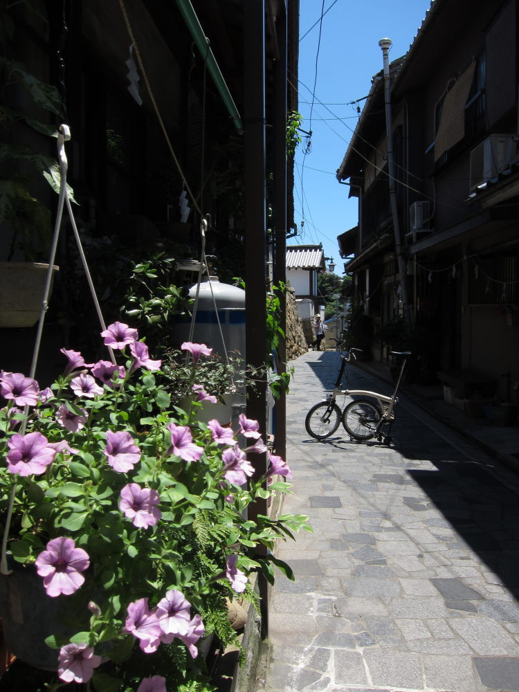 路地から抜け出ると海がまぶしい！ぜひ訪れてほしい町・鞆の浦(後編）_e0138081_1874595.jpg