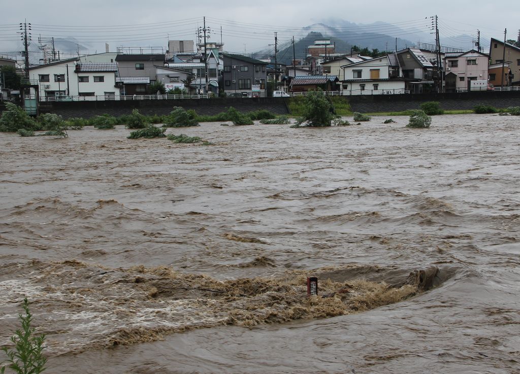 大雨洪水警報_e0150433_1562162.jpg