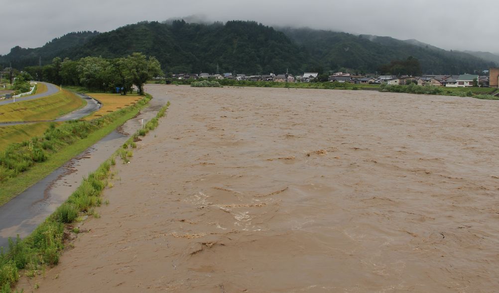 大雨洪水警報_e0150433_15671.jpg