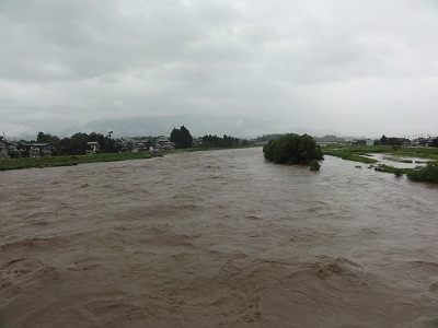 大雨洪水注意報_a0084753_11354968.jpg