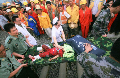 ★【証拠写真+動画あり】：中国列車衝突事故の顛末総まとめ　_a0028694_644521.jpg