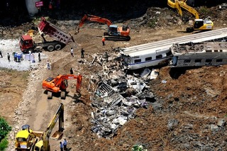 ★【写真+4動画あり】:中国列車衝突事故の顛末総まとめ _a0028694_6493955.jpg