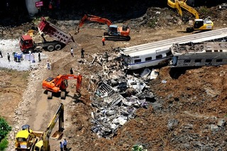 ★【写真+4動画あり】：中国列車衝突事故の顛末総まとめ　_a0028694_6493955.jpg