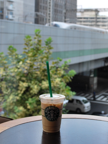 スタバのアイスラテと_c0177814_1763223.jpg