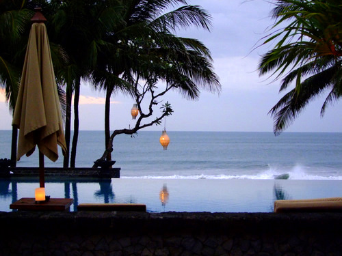 「バリ島2011 THE LEGIAN(ザ・レギャン) プールバーアットザレギャンのディナー」_a0000029_9503430.jpg