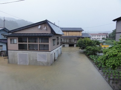 昨夜からの雨_a0084753_922673.jpg