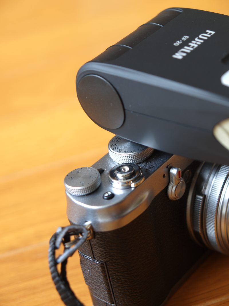 FujiFilmのフラッシュ EF20を買った。 ビール最高！