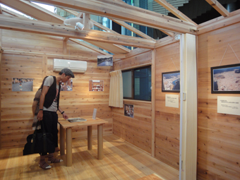 住田町の木造仮設住宅が六本木ヒルズアリーナに展示されました。_c0195909_16392052.jpg