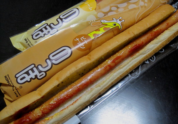 のっぽパンでホットドッグをするとこうなる Makan Makanan