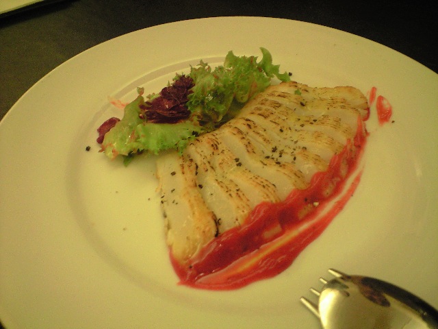 鱧にすもも と そむりえ亭-ワインを美味しく飲ませてくれる食事処-_a0194908_15155391.jpg