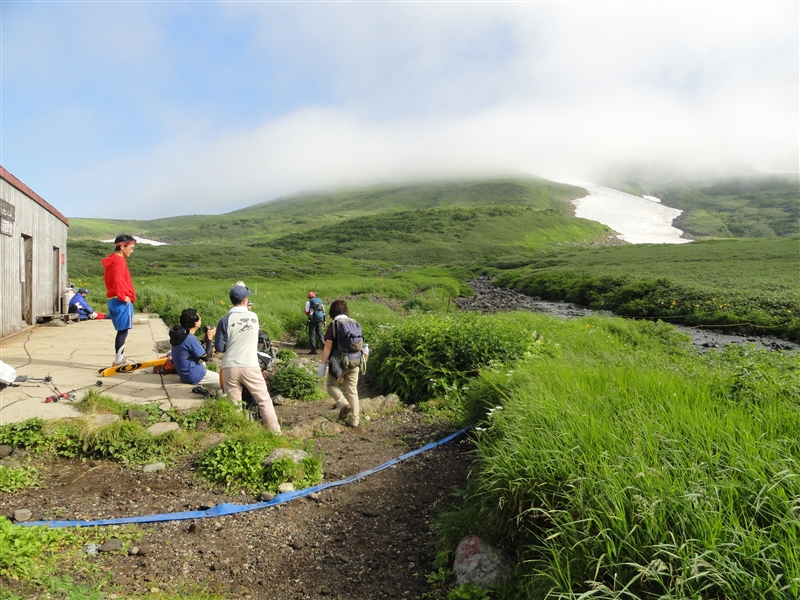 鳥海山・残雪と百花繚乱のへ_a0127015_184252.jpg