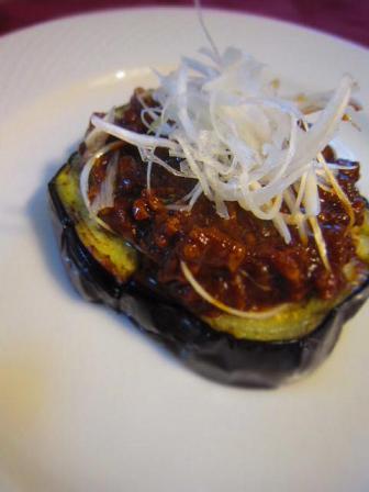 丸ナスのステーキ 肉味噌のせ Kitchen Diary 丸ナスのステーキ 肉味噌のせ Kitchen Diary