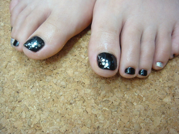 ブラックネイル☆ペディキュア_a0145558_1139227.jpg