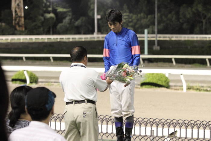 中西達也騎手、15000回騎乗表彰式_a0077663_7323744.jpg