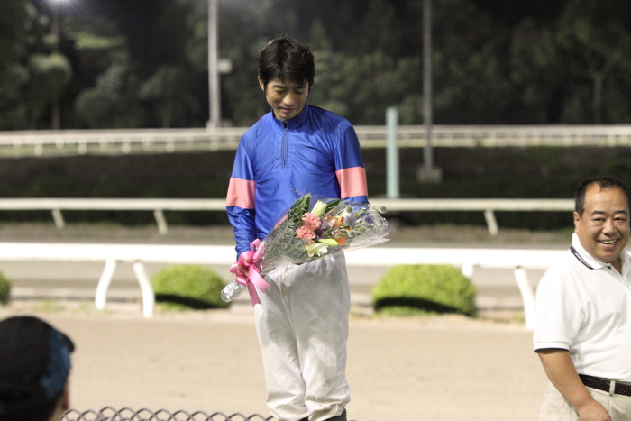 中西達也騎手、15000回騎乗表彰式_a0077663_7324452.jpg