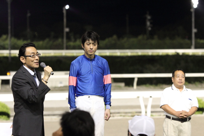 中西達也騎手、15000回騎乗表彰式_a0077663_7325254.jpg