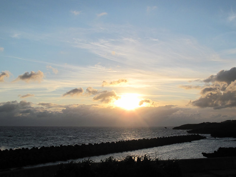 宮古に染まる　カギンミ　池間島の夕陽_b0122979_014677.jpg