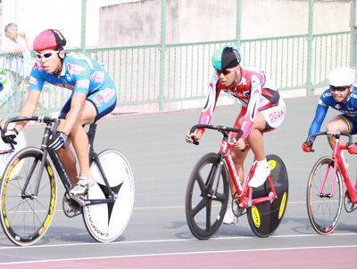 佐野伸弥選手・西日本実業団トラックレース大会ご報告&アイウェアインプレッション!_c0003493_8413594.jpg