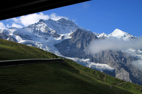 スイスの山巡り6　車窓から_e0048413_18152736.jpg