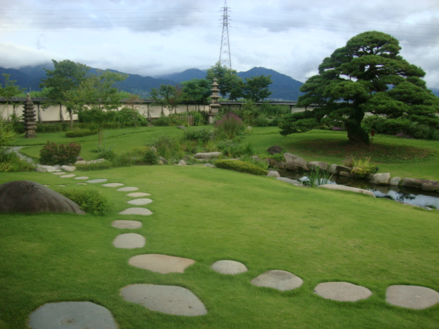 山梨市にある『鉄道王』、【根津記念館】_b0151362_23422380.jpg