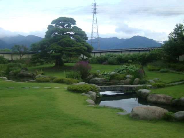 山梨市にある『鉄道王』、【根津記念館】_b0151362_2342698.jpg