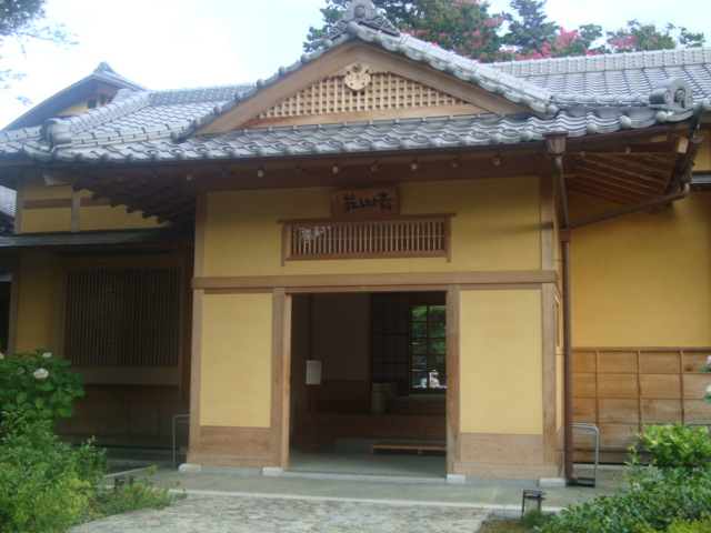 山梨市にある『鉄道王』、【根津記念館】_b0151362_2346186.jpg