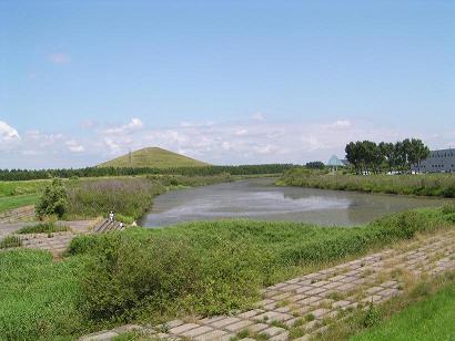 モエレ沼と村界基準点_f0078286_10115597.jpg