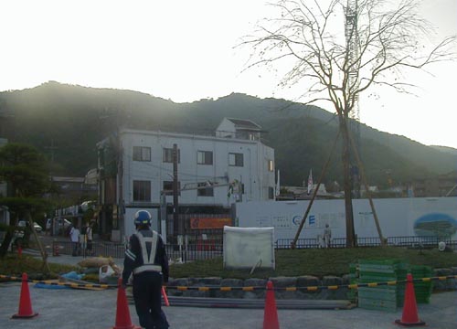 ●嵐山駅前の変化、その126(広場、脇道)_d0053294_11174624.jpg