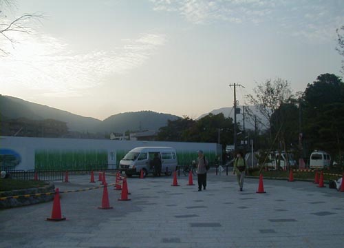 ●嵐山駅前の変化、その126(広場、脇道)_d0053294_1118957.jpg