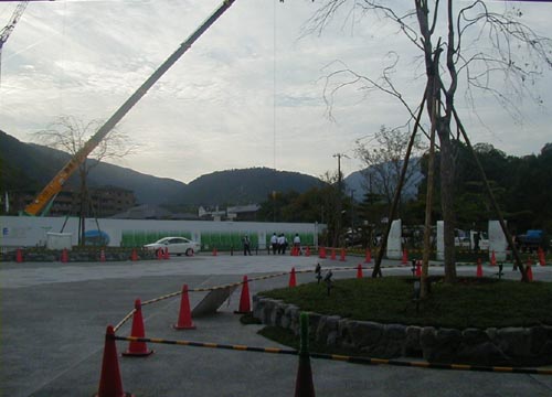 ●嵐山駅前の変化、その127(駅舎から広場、脇道から広場)_d0053294_22474537.jpg