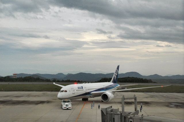 ボーイング787が広島空港にやってきた_b0057612_14365427.jpg