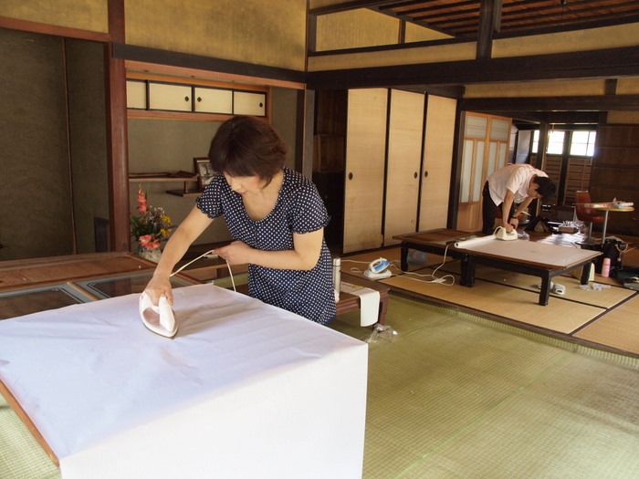 古民家の障子貼り_c0116915_0234839.jpg