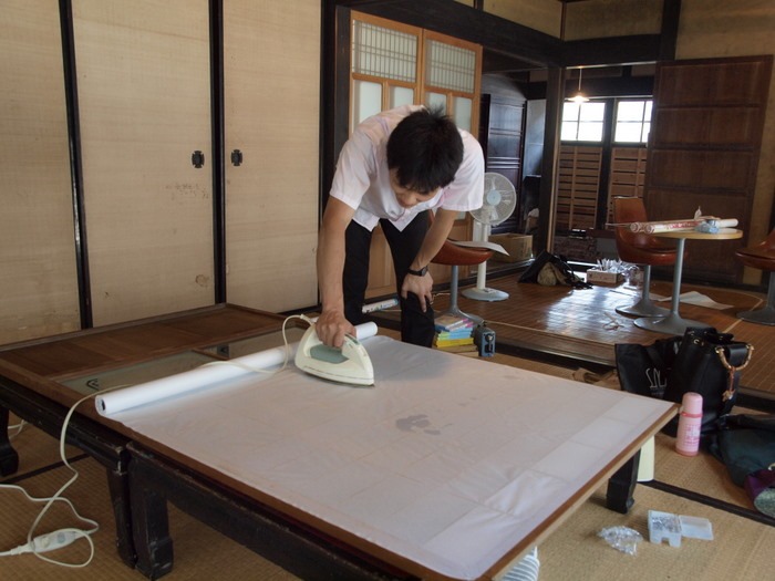 古民家の障子貼り_c0116915_0241447.jpg