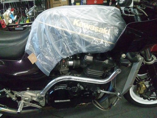 GPZ900Rのガソリンタンク交換でござる。 : moriyamaengineering GPZ900Rのガソリンタンク交換でござる。 : moriyamaengineering