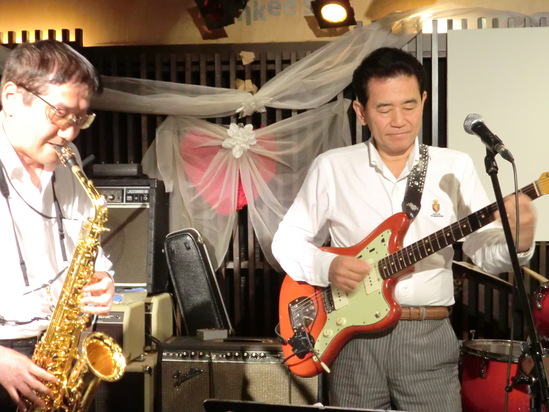 ヤンキースにて酔っぱらいライブ。_e0119092_1532759.jpg