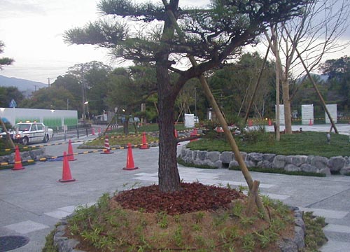 ●嵐山駅前の変化、その１２９（駅舎から広場、脇道から広場）_d0053294_23523392.jpg