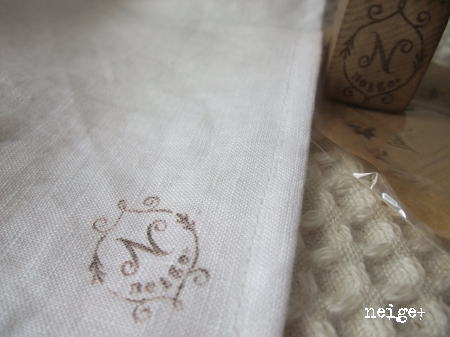 ホワイトリネンのクロスステッチ刺繍&オーダースタンプ♪_f0023333_20191673.jpg
