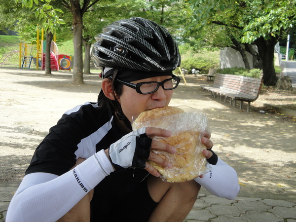 パン屋さんとアリ観察サイクリング_b0217782_13464672.jpg