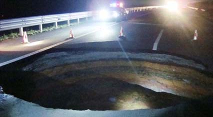 ■名指し）パトカーを事故に合わせた怨霊！始めに太平洋湾岸都市壊滅させる巨大地震■笑】四乃四四_e0103408_2152295.jpg